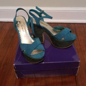 Teal platforms